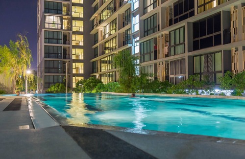 Talat Nuea Condo | High Speed WiFi Nature Light Bright and Clean Apartment