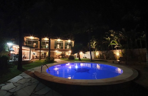 Maresias House | High Standard House, Foot in the Sand, 5 Suites, Maresias. Watch our video.