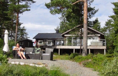 Vegarshei Cottage | High standard, quiet and calm, family-friendly right on the water, sunny