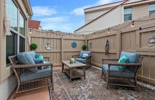 Summer Breeze House | High Tide Haven: 5-min Walk to Beach! 71C