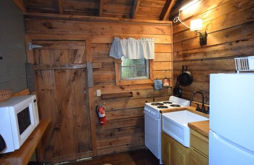 Saluda Cabin | High Top cabin at Cabin Fever in NC!