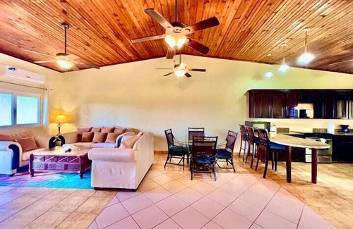 West End Apartment | High Views @ West End, Roatan