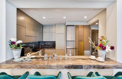 Dubai Marina Apartment | Highend 2BR Palm Sea View with Pool and Nightlife Marina