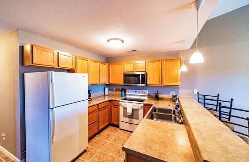 Lake Ozark Condo | Highland Lake View – Incredible Location!