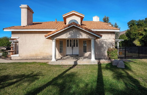 Redlands House | Highland Relaxing Oasis with Private Pool