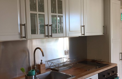 Avoise Cottage | Highly Rated, charming 14th century Toll House close to Solesmes and Sable