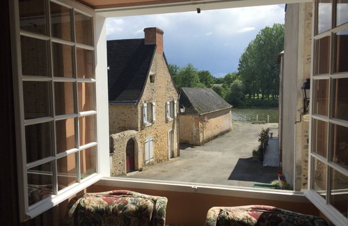 Avoise Cottage | Highly Rated, charming 14th century Toll House close to Solesmes and Sable