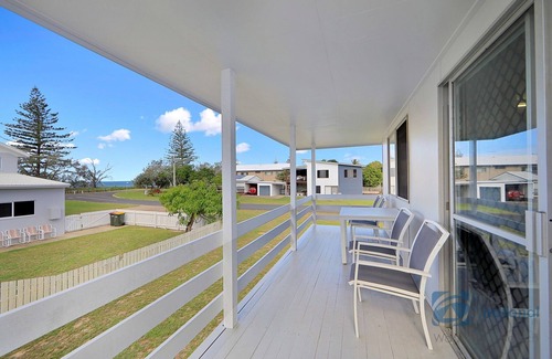 Woodgate House | Highset one street back from the beach