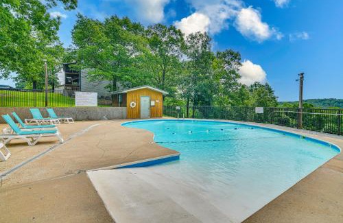Notch Estates Apartment | Hike and Leaf Peep! Condo 2 Mi to Silver Dollar City