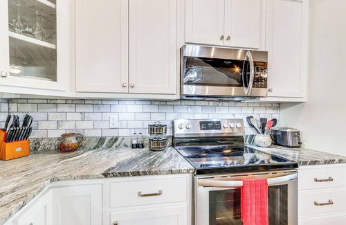 Tarheel House | Hike, Fish & Kayak: Murphy Gem w/Deck & Fire Pit