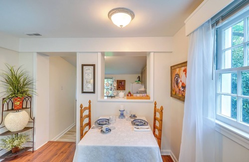 Leesburg Cottage | Hike, Sip & Explore: Charming Waterford Cottage!