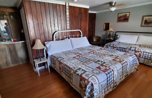 Cimarron Hotel | Hikers Cimarron Inn & RV Park