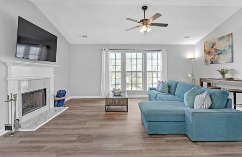 Candler-McAfee House | Hikers Haven Beautiful Home mins to downtown Atlanta & Decatur, w deck & garage