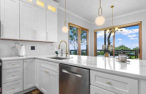 Mountain Air Condo | Hiking On-Site: Mtn-View Burnsville Condo!