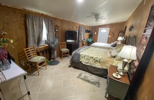 Bandera House | Hilda's Garage~Bandera, TX.