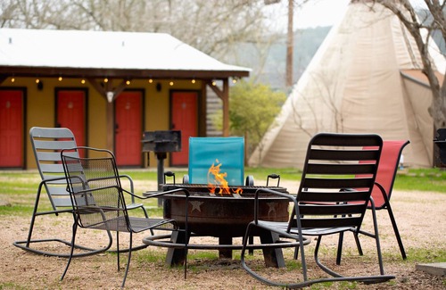 New Braunfels House | Hill Country Tipi River Access Fire Pit & A/C
