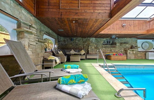 Romsey House | Hill Top - Three Bedroom House, Sleeps 6