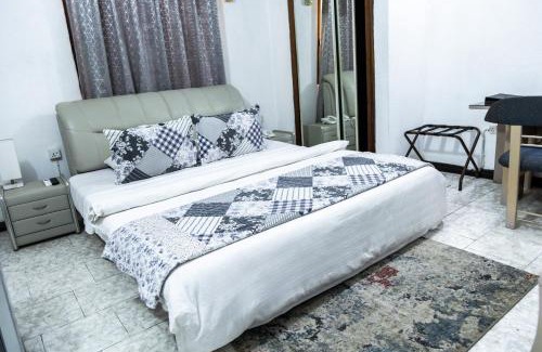 Dzorwulu House | Hill View Hotel West Airport