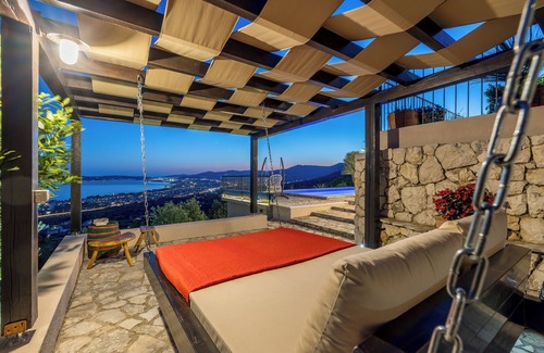 Kastel Kambelovac Villa | Hill View is Dalmatian house with heated pool in Kaštela between Split & Trogir