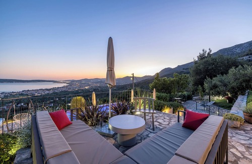 Kastel Kambelovac Villa | Hill View is Dalmatian house with heated pool in Kaštela between Split & Trogir