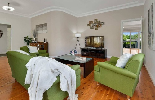 Bletchington House | Hillcrest - Spacious and Homely