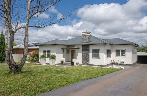 Bletchington House | Hillcrest - Spacious and Homely
