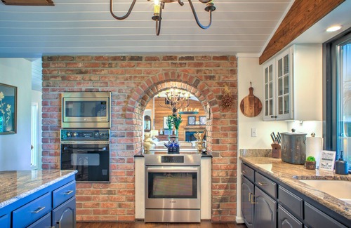 Asheville House | Hillside Cottage Cozy with Private Deck and fire pit and 7 min from downtown Asheville