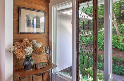 Asheville House | Hillside Cottage Cozy with Private Deck and fire pit and 7 min from downtown Asheville