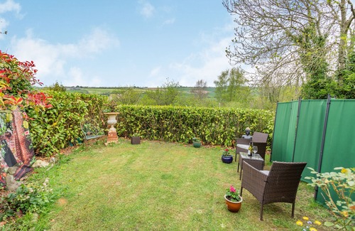 Peasedown Saint John Apartment | HILLSIDE COTTAGE, pet friendly, with a garden in Peasedown St John