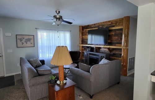 Rome House | Hillside Relaxation in Endless Mountains. Minutes from Tioga Downs. Sleeps 8