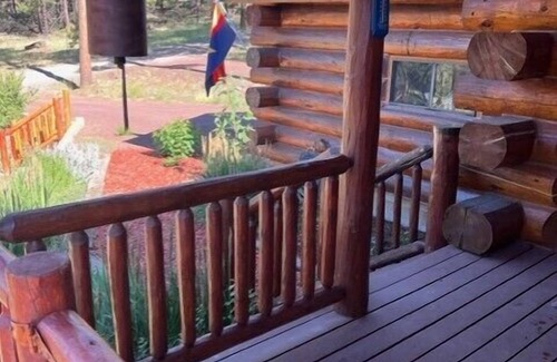 Greer Cabin | Hillside Rustic Retreat