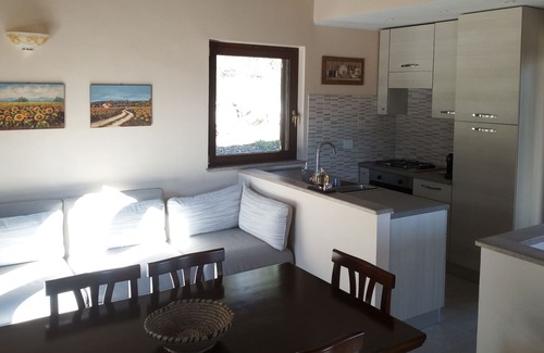 Vazia House | Hillside villa in Rieti between oaks and olive trees