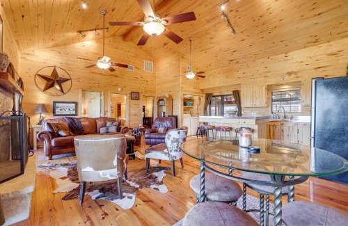 Concan House | Hilltop Concan Cabin with Garner State Park Views!