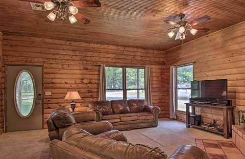 Vian Cabin | 'Hilltop Hideaway' Vian Cabin w/ Covered Deck!