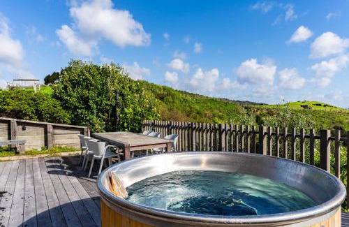Mangawhai Heads House | Hilltop Spa Vista - Mangawhai Heads Retreat