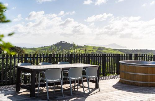Mangawhai Heads House | Hilltop Spa Vista - Mangawhai Heads Retreat