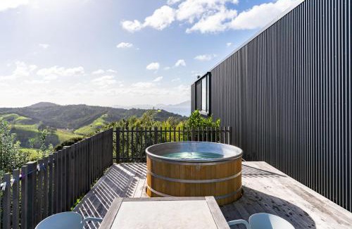 Mangawhai Heads House | Hilltop Spa Vista - Mangawhai Heads Retreat