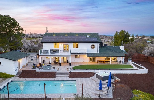 Paso Robles Villa | Hilltop Villa with pool, hot tub near downtown
