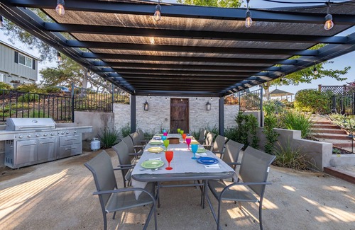 Paso Robles House | Hilltop Vineyard Estate with 360 Views, Hot Tub & Pool!