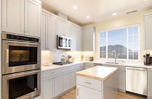Kelseyville House | Hilltop vineyard paradise near Clearlake with stunning views of Mt. Konocti