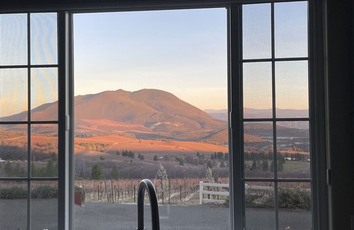 Kelseyville House | Hilltop vineyard paradise near Clearlake with stunning views of Mt. Konocti