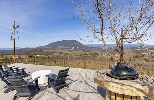 Kelseyville House | Hilltop vineyard paradise near Clearlake with stunning views of Mt. Konocti