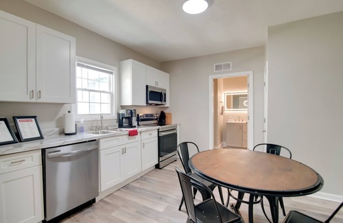 Bowling Green Cottage | Hilltopper Convenience: Modern Duplex Near WKU