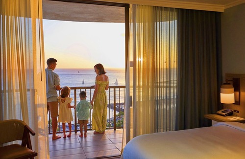 Waikiki Resort | Hilton Hawaiian Village Waikiki Beach Resort