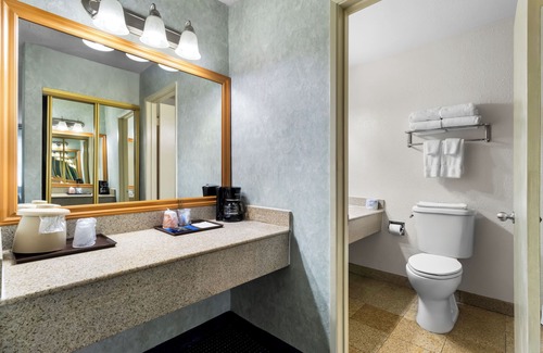 Bakersfield Hotel | Hiltop Hotel