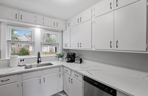 Hinsdale House | Hinsdale Haven, Pet Friendly!