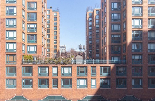 Union Square Apartment | Hip Flatiron Studio w/Gym, Doorman, near USQ, train, by Blueground