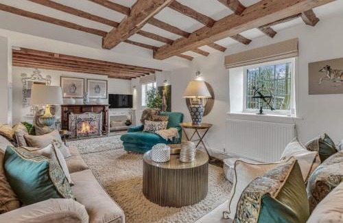 Chipping Campden House | Hiron's Piece - Hot Tub Packages Available