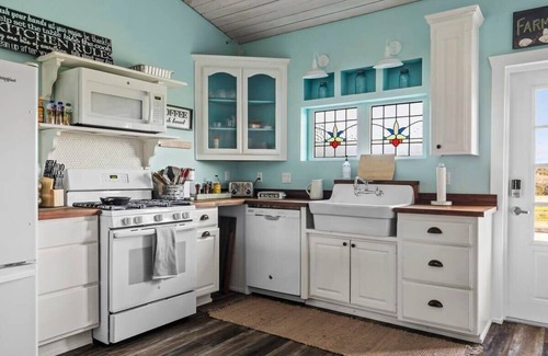 Boerne House | Historic 1 BR Cottage | Mountain Views | Firepit