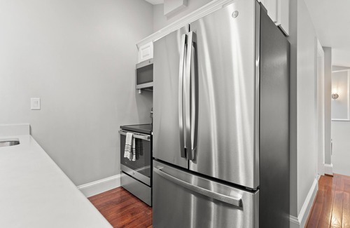 Old Town Alexandria House | Historic 1800's 2BR/2BA Charming Home near King Street
